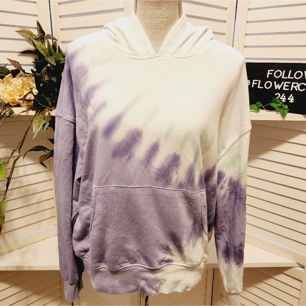WILDFOX LAVENDER & WHITE SWEATSHIRT SIZE MED
